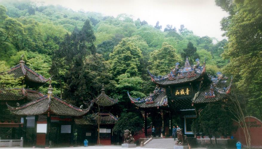 地势陡峭的地方照片