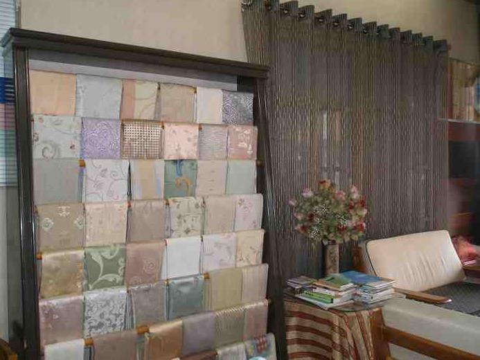 家庭装修时墙上贴装饰布样板