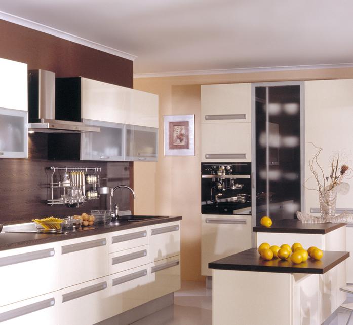 现代装修风格的厨房的色彩搭配效果图
