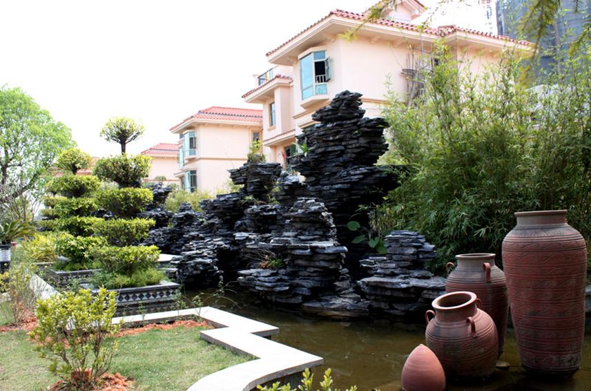 别墅装修时假山的照片