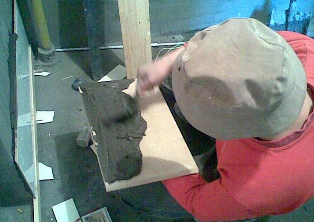 家装卫生间墙砖施工中